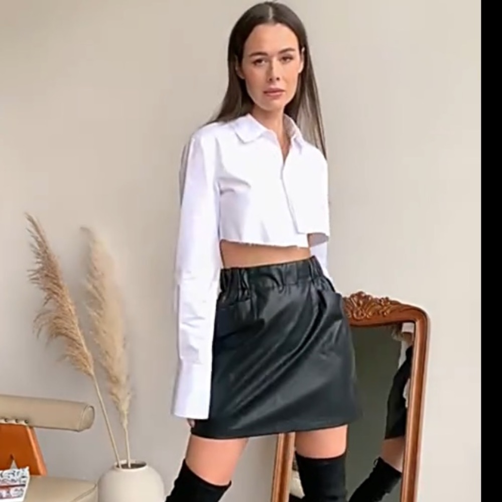 NEW Button Down Crop Top - Picture 3 of 9